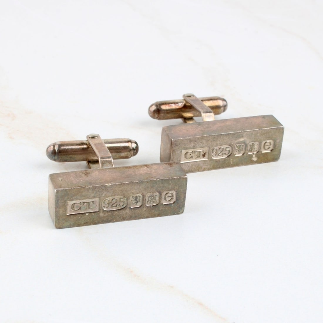 Sterling Silver Cufflinks: Vintage Exeter England Sterling Silver Cufflinks. English hallmarks. Measure 1" x 5/16". Approx. weight: 25.57 grams. Kodner Galleries offers phone and absentee bidding at a low, flat 21% buyer’s pr
