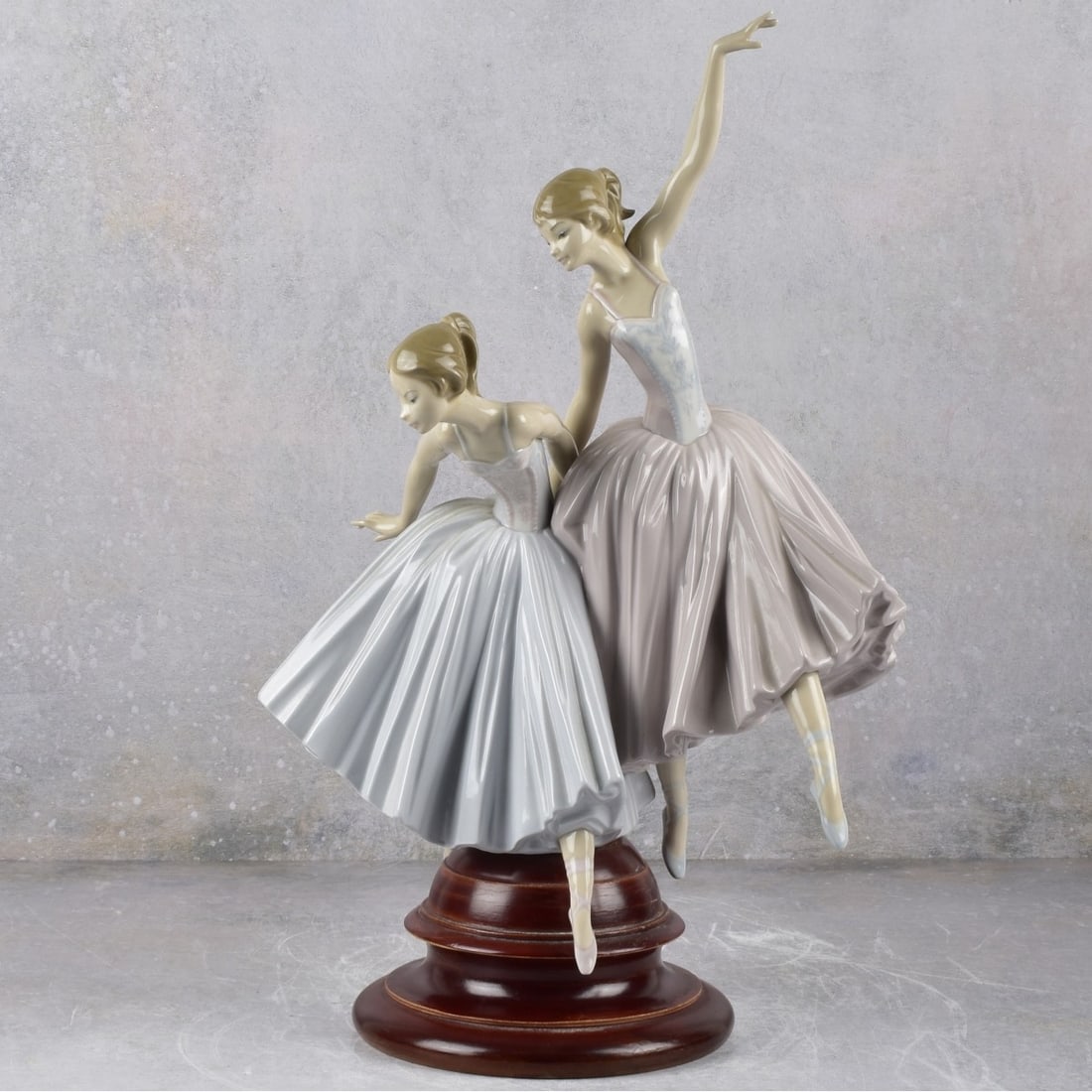 Vintage Lladro Sculpture of Ballerinas (1 of 9)