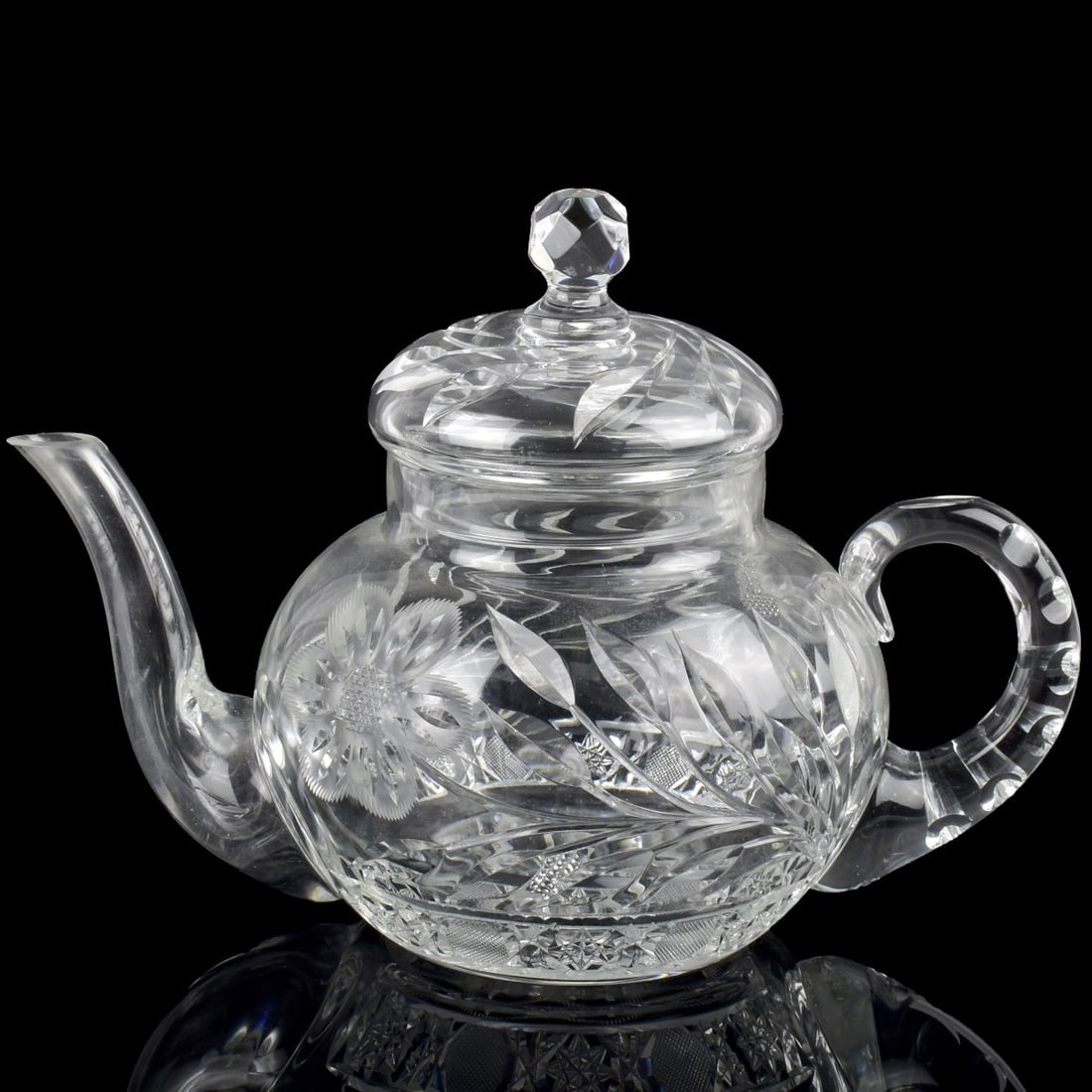 Antique Cut Glass Teapot: Antique American Brilliant Period Cut Glass Teapot. Measures: 6-3/4" high, 9" wide, 5-3/8" deep. From an important Palm Beach, Florida art collection. Kodner Galleries offers phone and absentee biddin