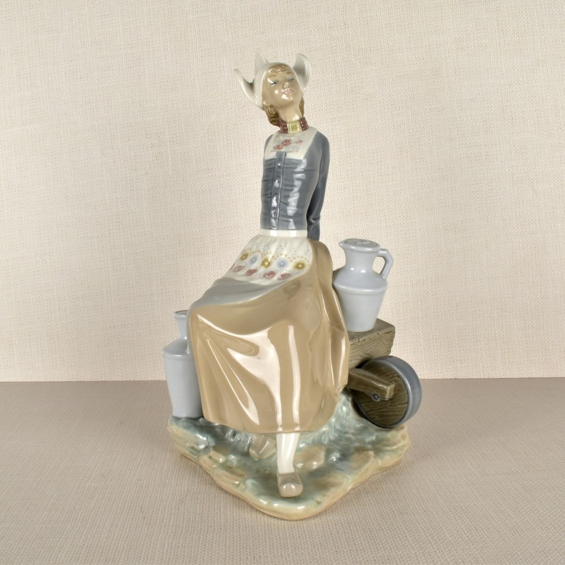 Lladro Large Porcelain Figurine (1 of 6)