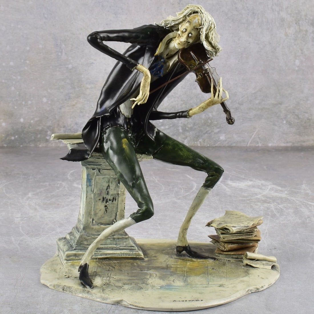 Lo Scricciolo Italy Ceramic Sculpture: Vintage A. Colombo Lo Scriccilo Italy, Active 1958-1993. Ceramic sculpture of a violinist. Artist signed and impressed Lo Scricciolo ITALY to the base. Measures: 8-1/2" high, 7-1/2" wide, 7" deep. Kod