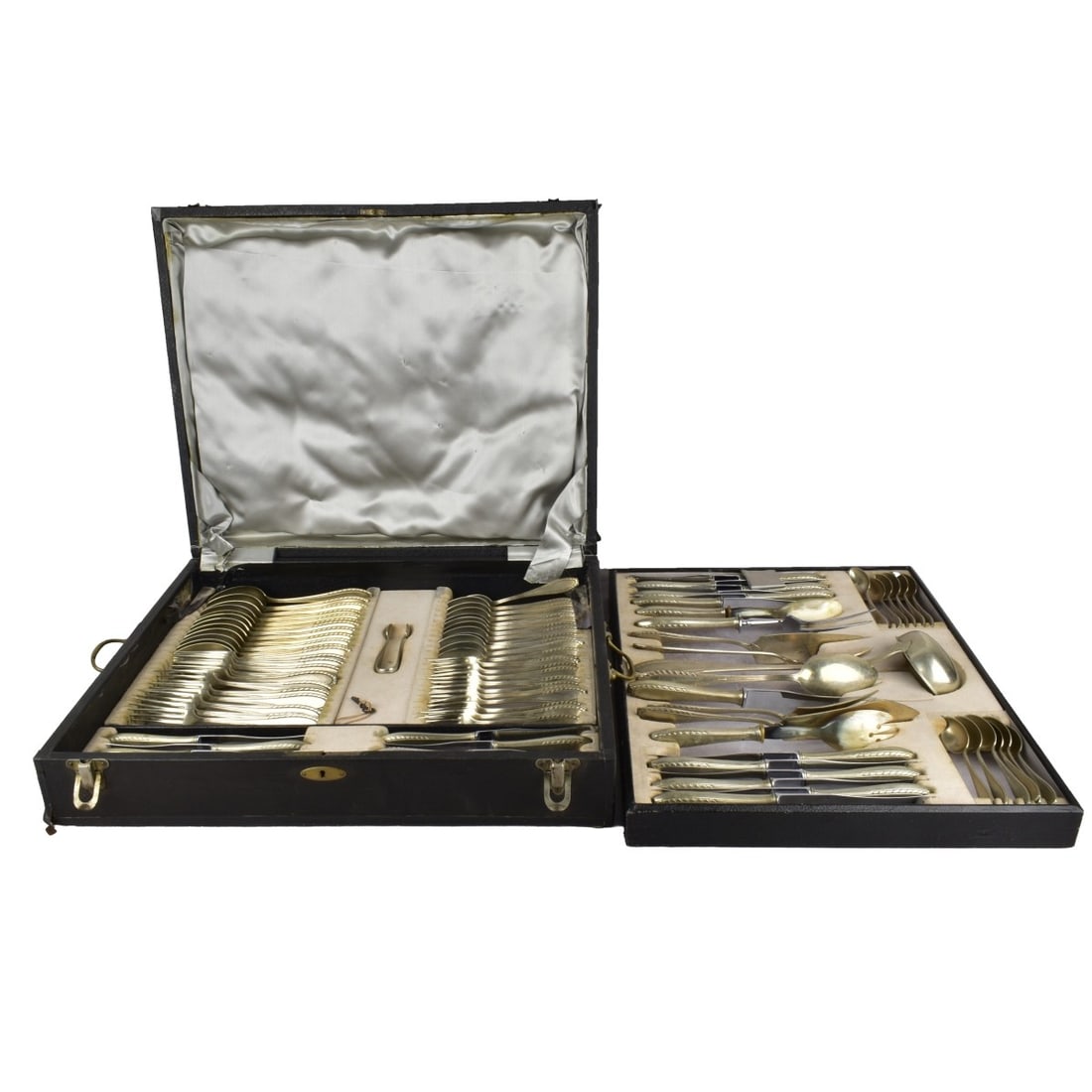 Large " Martin" Silver Plate Dinner Service: Large " Martin" Silver Plate Dinner Service for Twelve (12). Consisting of dinner forks, salad forks (only 11 salad forks), place spoons, soup spoons, tea spoons,dinner knives, luncheon/fruit knives,