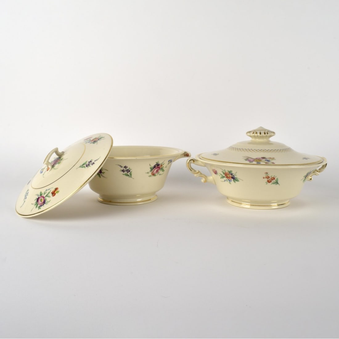 Syracuse "Sharon" Pattern Dinner Service. - 7