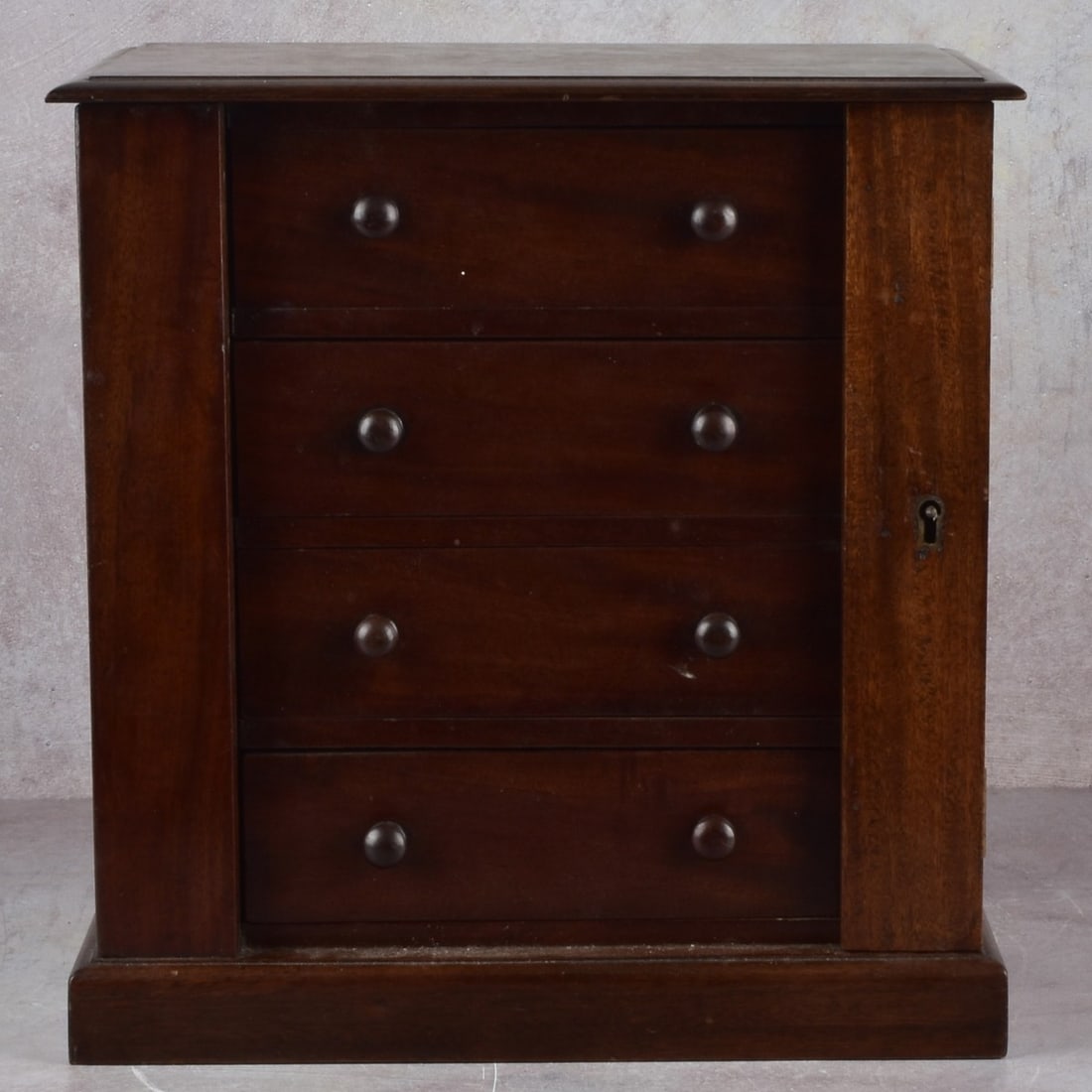 Vintage Miniature English Chest (1 of 8)