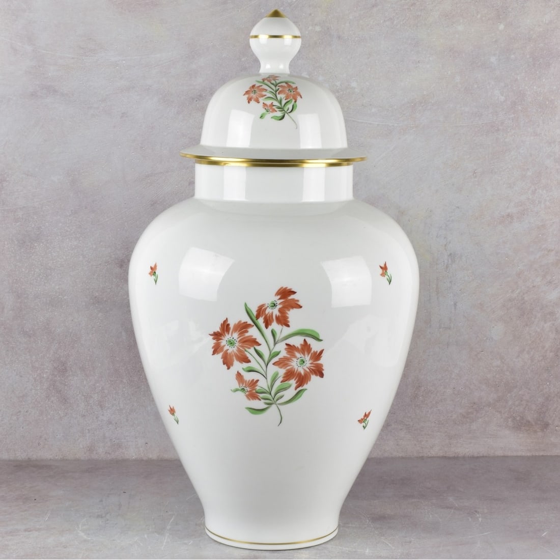 Large Herend Hungary Porcelain Urn (1 of 9)