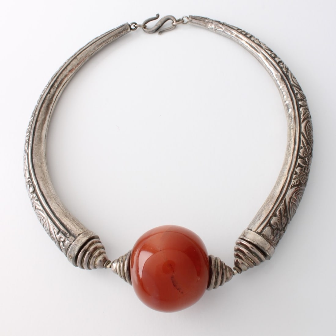 Agate and Silver Necklace: Vintage Agate Bead and .835 Silver Choker Necklace. Agate bead measures 31.5mm. Necklace measures 14-1/4" L. Approx. gross weight: 112.39 grams. Condition: Good vintage condition. Estimate: $100.00 -