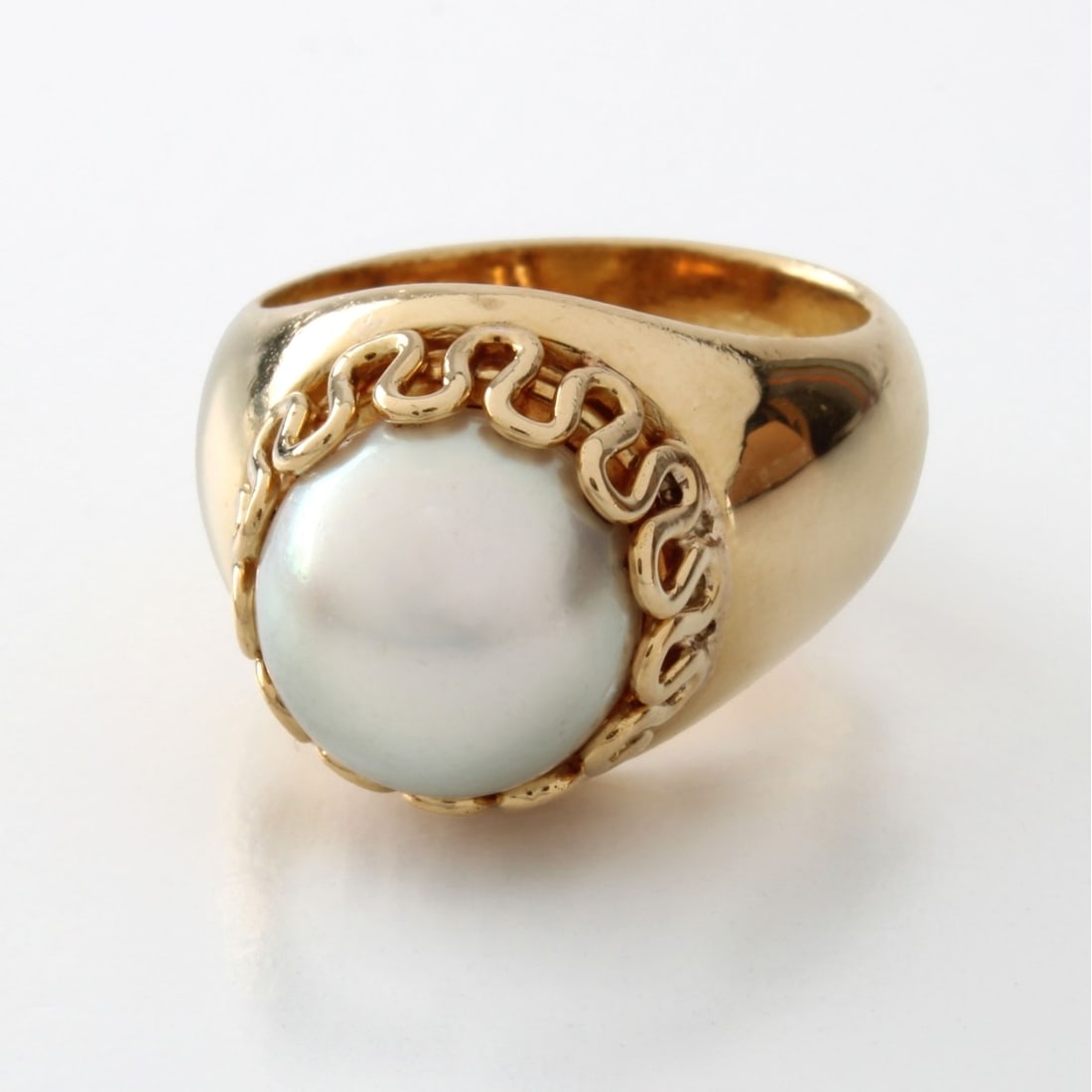 Pearl and 18K Ring (1 of 5)