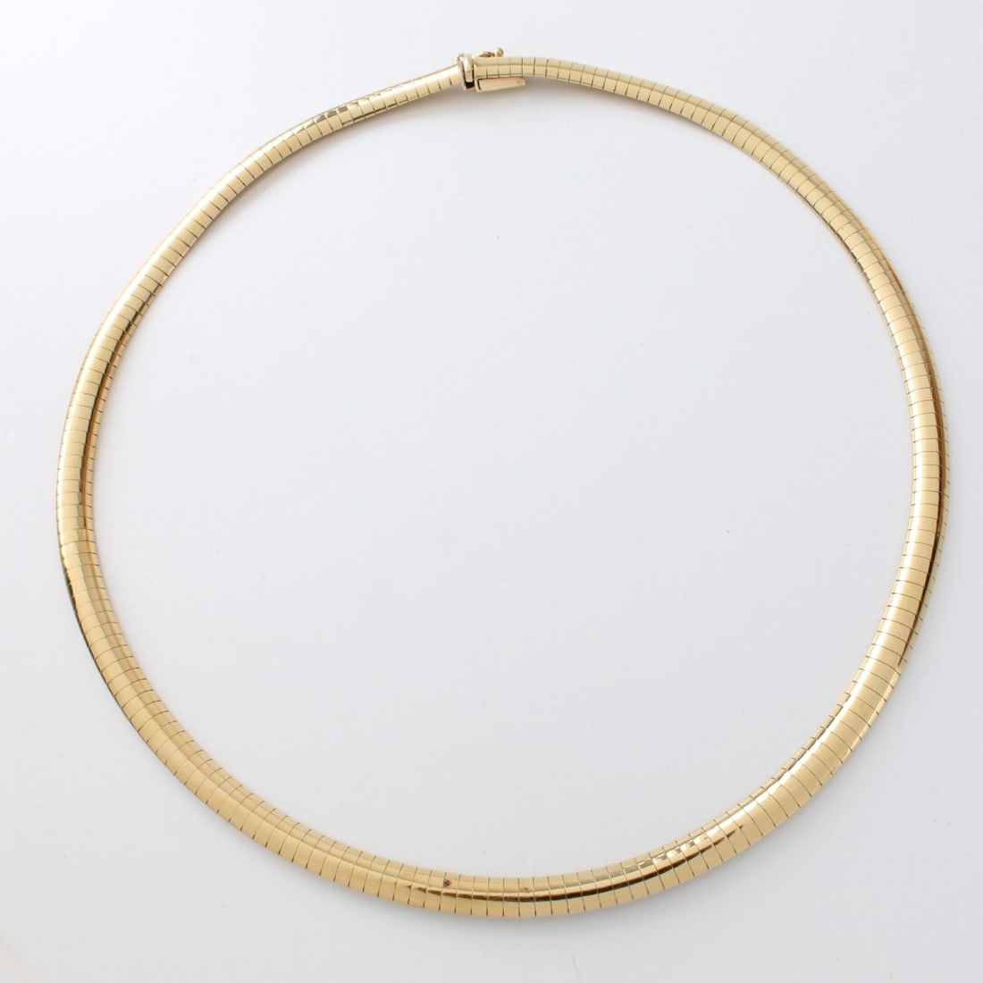 14K Omega Necklace: Vintage Italian 14 Karat Yellow Gold Omega Necklace. Clasp stamped 14K Italy. Measures 15-1/2" L, 1/8" W. Approx. weight: 27.08 grams. Kodner Galleries offers phone and absentee bidding at a low,