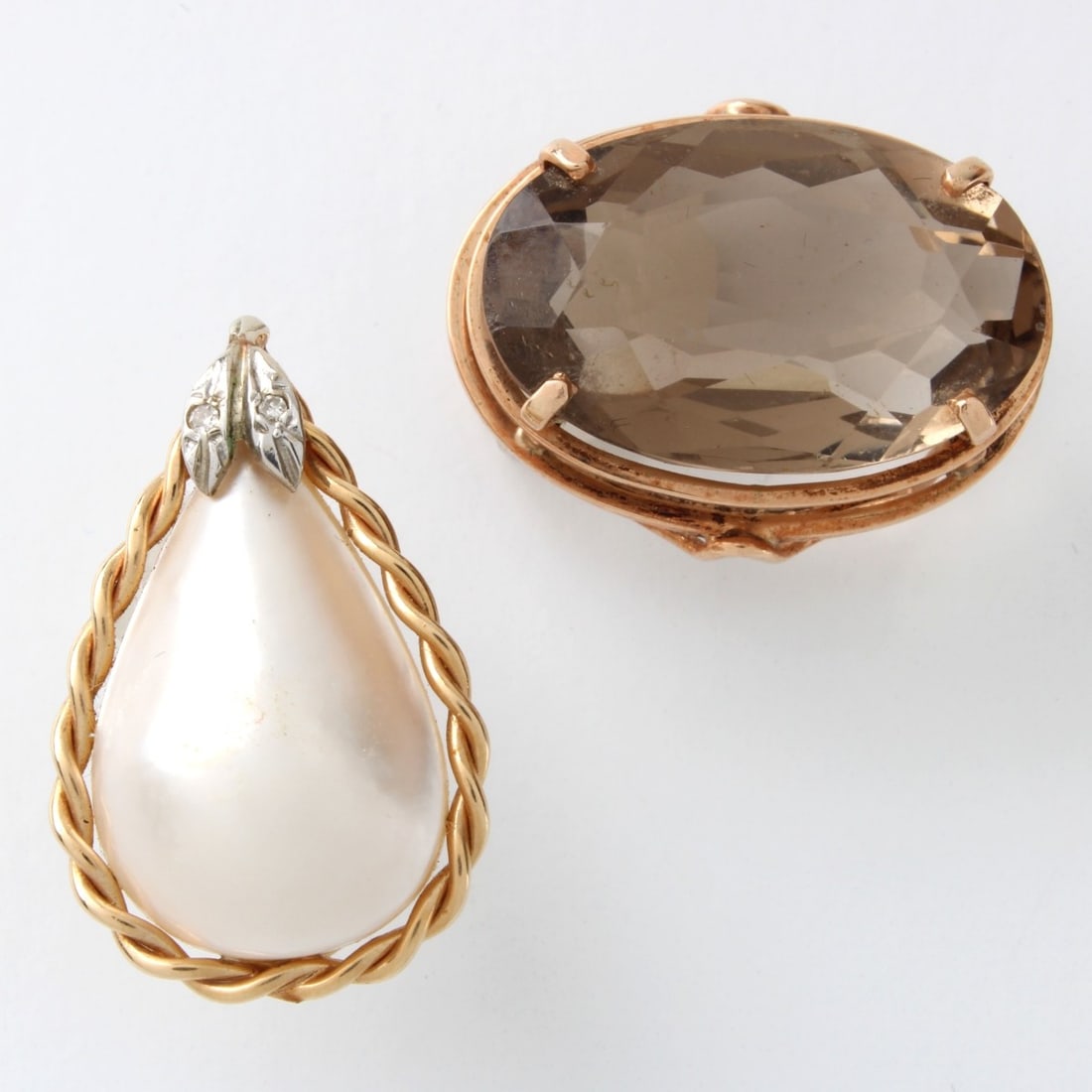 14K Pendant and Earring: Vintage 14K Pendant and Earring. To include an oval cut smoky topaz and 14 karat yellow gold pendant together with a pear shape mabe pearl, small round cut diamond and 14 karat yellow and white gold