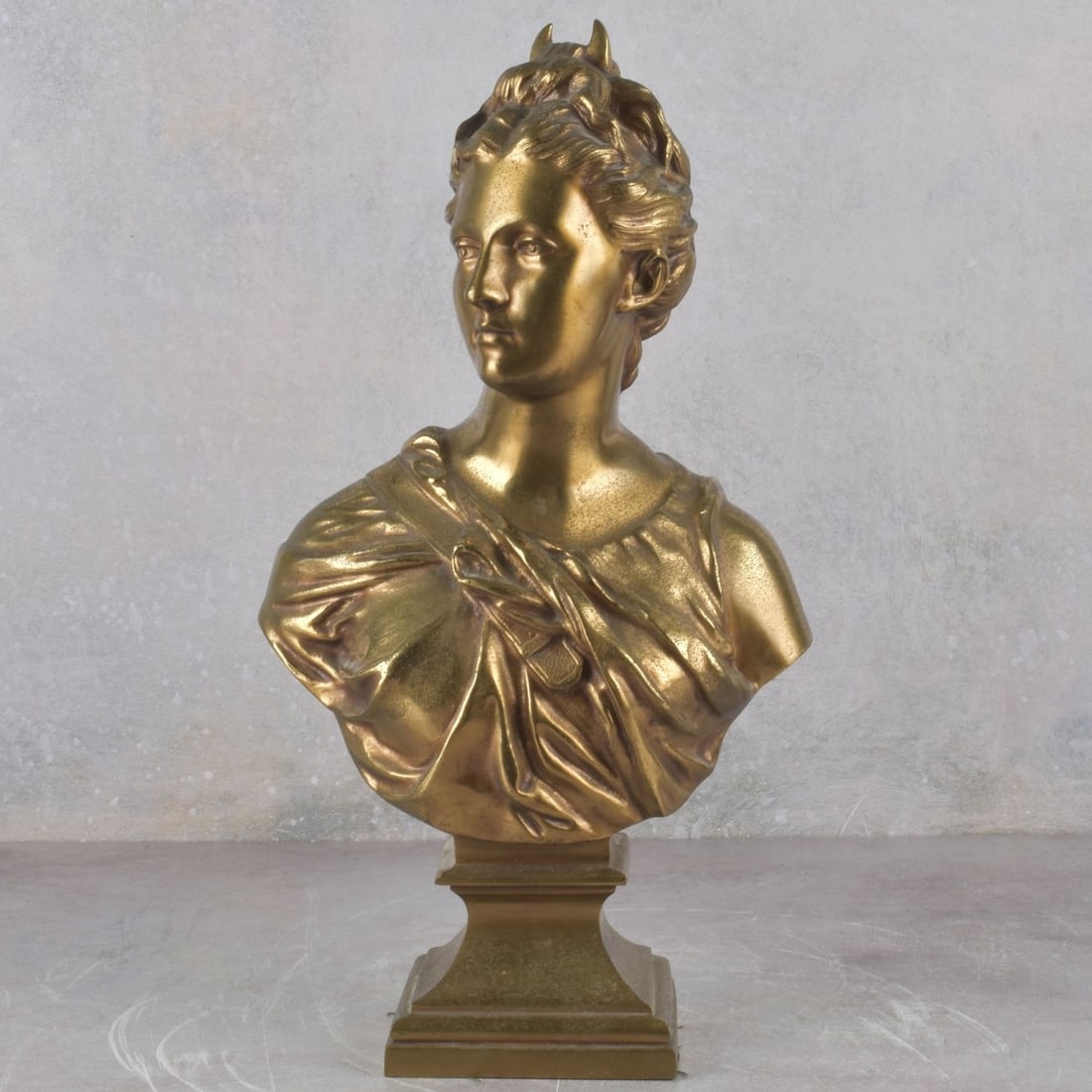Vintage Gilt Bronze "Diane Huntress": Vintage "Diana Huntress" Gilt Bronze Miniature Bust. Measures: 15-1/2" high, 8-1/2" wide, 4-1/2" deep. Kodner Galleries offers phone and absentee bidding at a low, flat 21% buyer’s premium without s