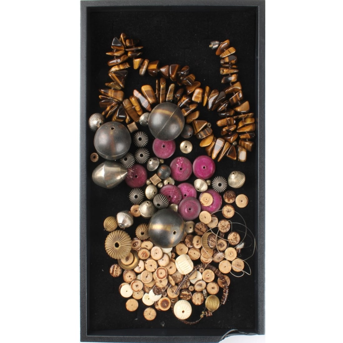 Jewelry Beads: Tray Lot of Jewelry Beads. To include tigers eye, horn, metal and more. Various sizes and shapes. Kodner Galleries offers phone and absentee bidding at a low, flat 21% buyer’s premium without