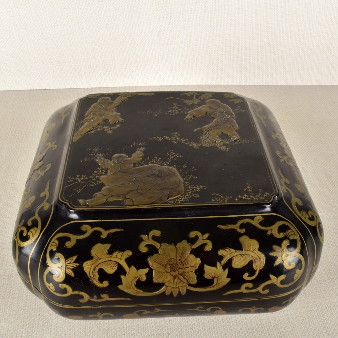 Vintage Chinese Black & Gold Lacquered Box (1 of 6)