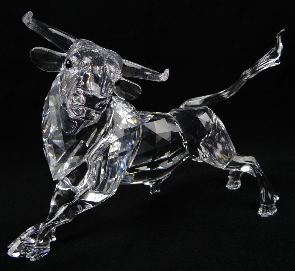 Swarovski 2006 Limited Edition Bull Figure 3139/10,000.: Swarovski 2006 Limited Edition Bull Figure 3139/10,000. Comes with Original Box and All Original Paperwork. Excellent Condition. Measures 7-3/4 Inches Tall and 11 Inches Long. Shipping $85.00