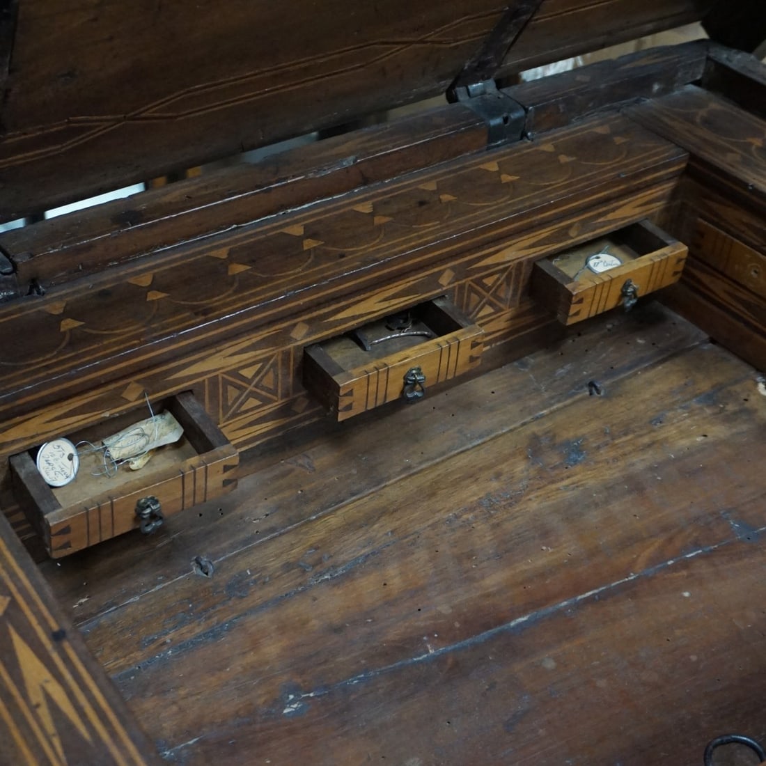 17th Cent Chest on Stand - 3