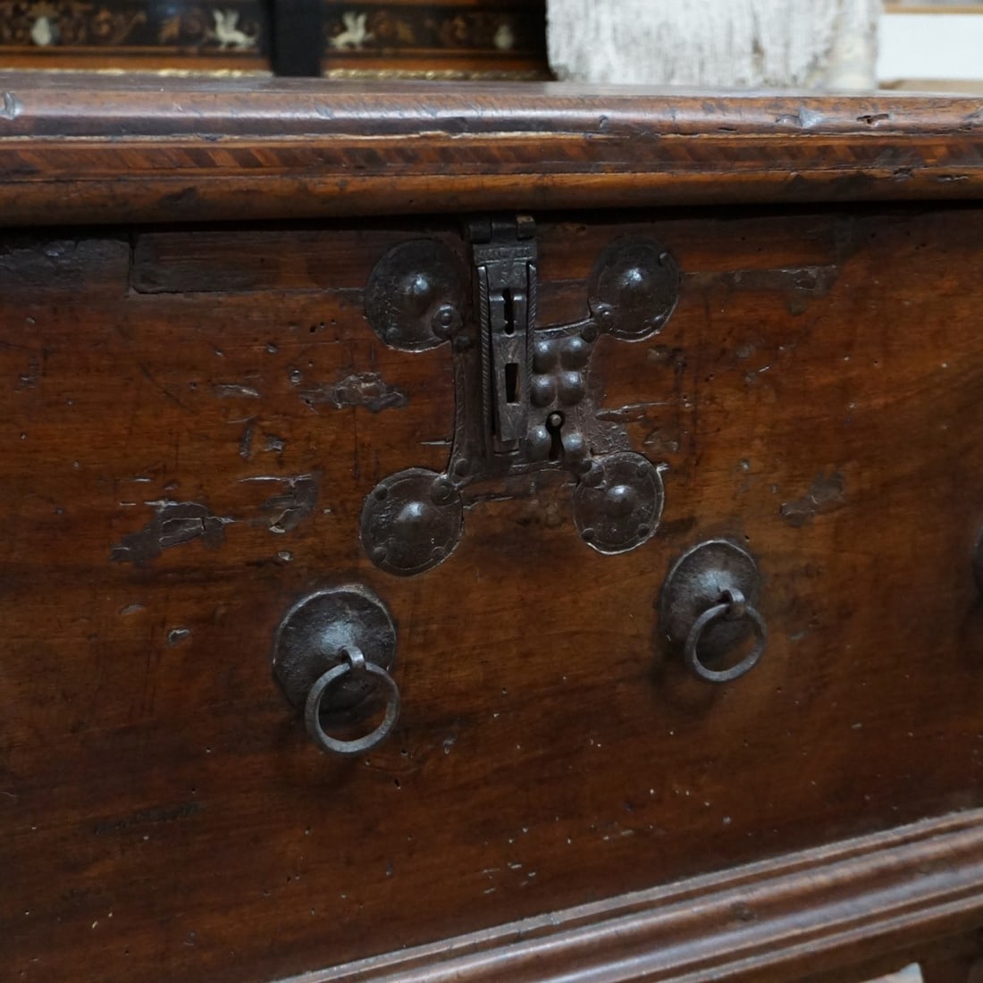 17th Cent Chest on Stand - 4