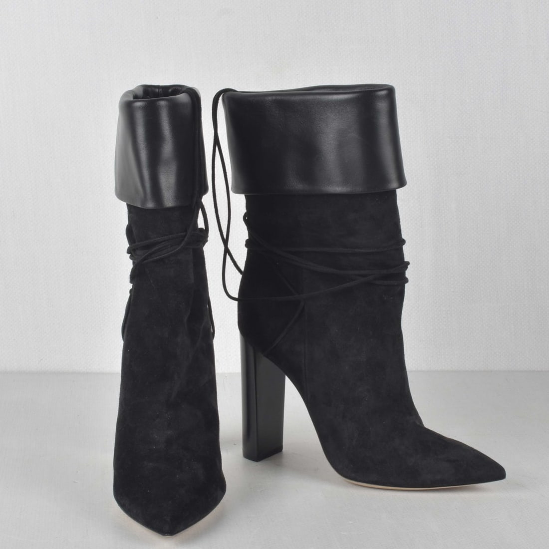 Womens Saint-Laurent Boots: Womens Saint-Laurent Boots with Leather Tanger . Serial number: SV 503827. Size: 38. Kodner Galleries offers phone and absentee bidding at a low, flat 21% buyer’s premium without surcharge or
