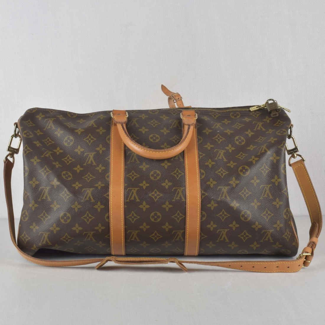 Louis Vuitton Keepall Monogram Bag: Louis Vuitton Keepall Monogram Leather Top Handle Travel Bag. Measures: 20" long, 8-1/2" wide, 10-1/2" high, drop measures: 4-1/2" high. Kodner Galleries offers phone and absentee bidding at a low, fl