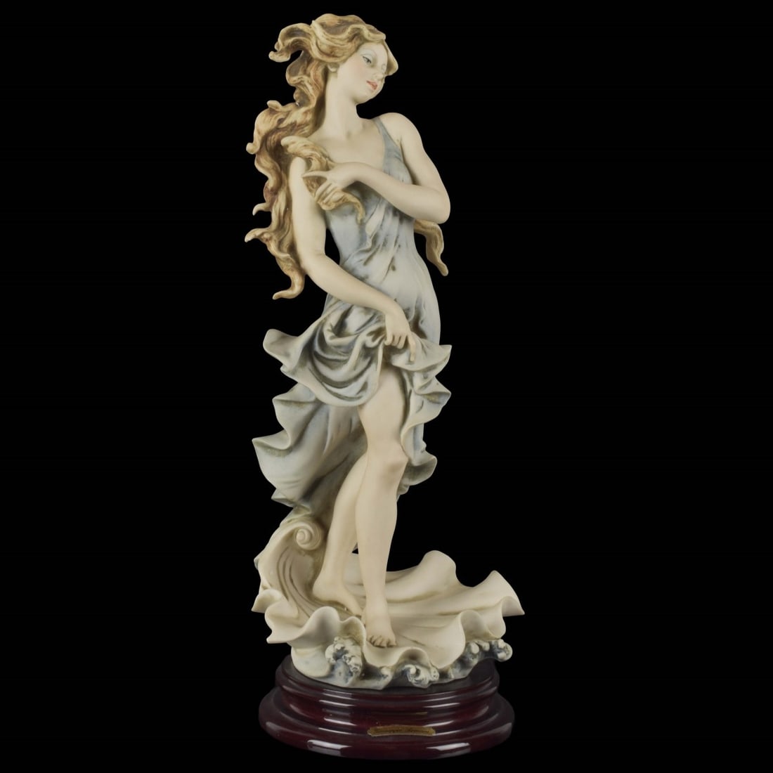 Giuseppi Armani "Venus": Giuseppe Armani Figurine: 1993 Member's Only "Venus" 881C With Original Box. Artist signed. Figurine measures: 13-3/4" high, 6-1/2" wide, 4-3/4" deep. Kodner Galleries offers phone and absentee