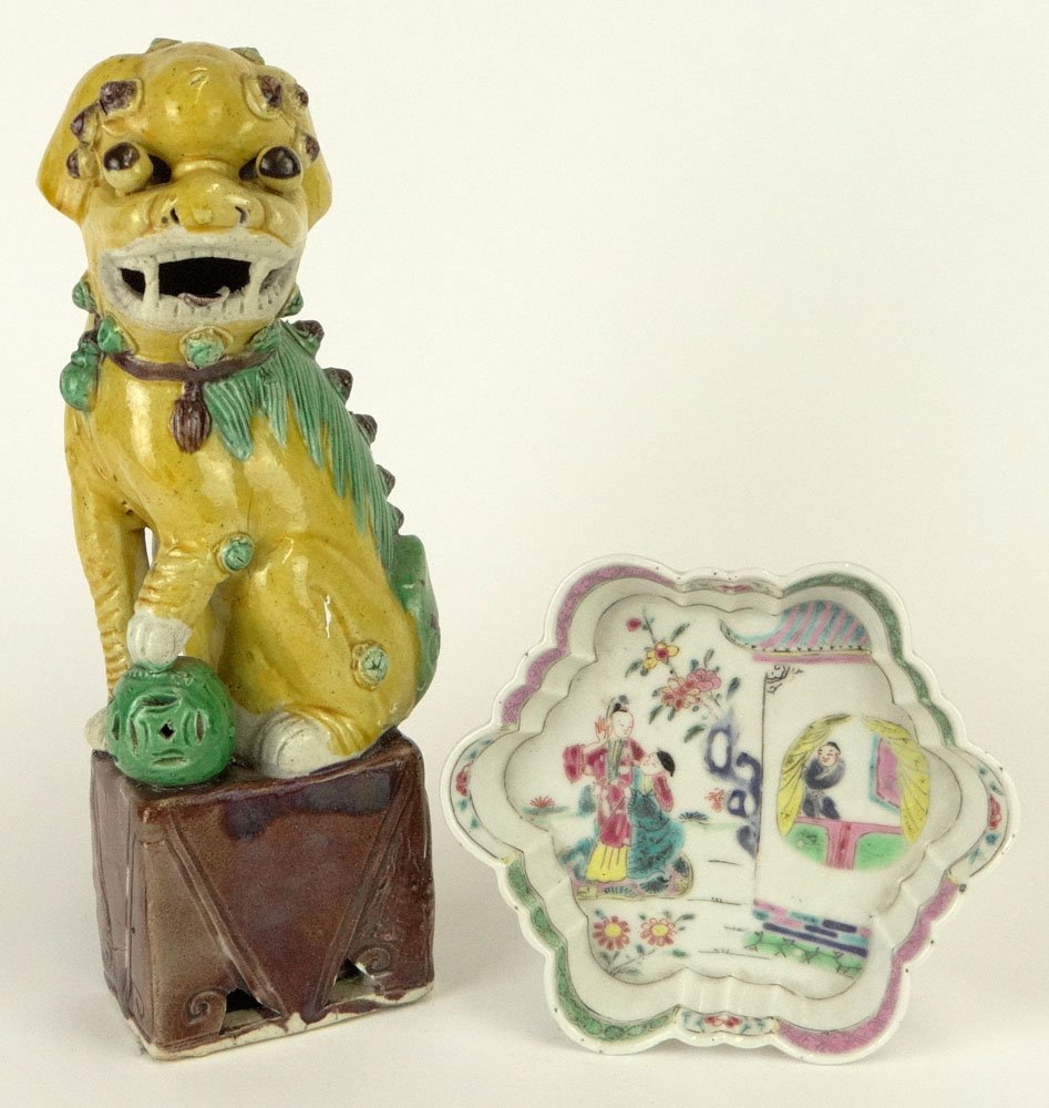 18/19th Century Chinese Famille Rose Porcelain Tea Pot: 18/19th Century Chinese Famille Rose Porcelain Tea Pot Stand Together with a 20th Century Chinese Porcelain Buddhist Lion. Unsigned. Rubbing to Dish Otherwise Good Condition. Buddhist Lion Measures 9-