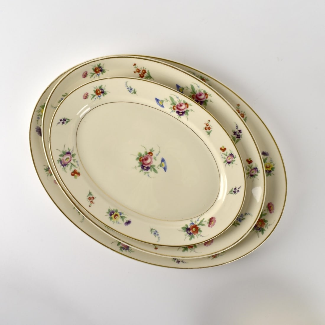 Syracuse "Sharon" Pattern Dinner Service. - 3