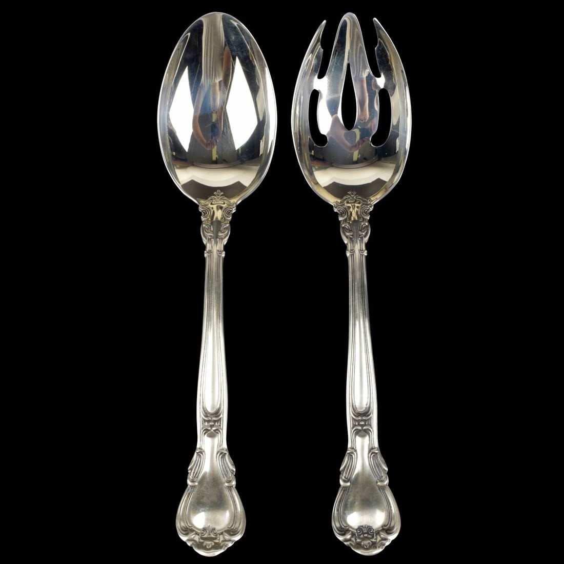 Gorham "Chantilly Sterling Silver Pieces: Two (2) New Gorham "Chantilly Sterling Silver Pieces. Consisting of one (1) tablespoon, measures: 8-3/8" long, one (1) pierced serving spoon, measures: 8-3/8" long. Total weight; 4.26 troy ounces. Kod