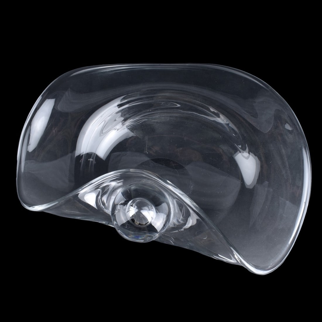 Livio Seguso Art Glass Centerpiece: Livio Seguso Murano Large Shell Form Crystal Art Glass Centerpiece Bowl. Signed "Des. L. Seguso". Measures: 6"high, 21-3/4" wide, 15-1/2" deep. Kodner Galleries offers phone and absentee bidding at a