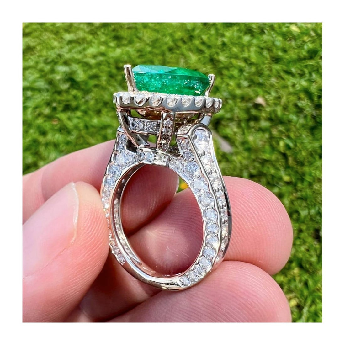 Emerald, Diamond and 18K Ring - 3