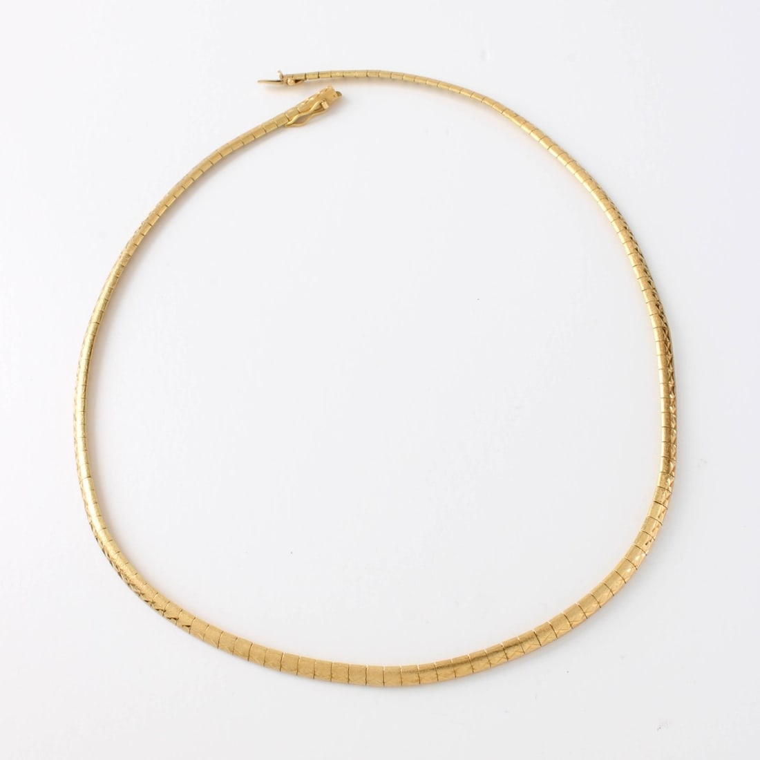 18K Omega Necklace: Vintage Italian 18 Karat Yellow Gold Omega Necklace. Stamped Italy 18K. Measures 17" L. Approx. weight: 11.6 grams. Kodner Galleries offers phone and absentee bidding at a low, flat 21% buyer?s