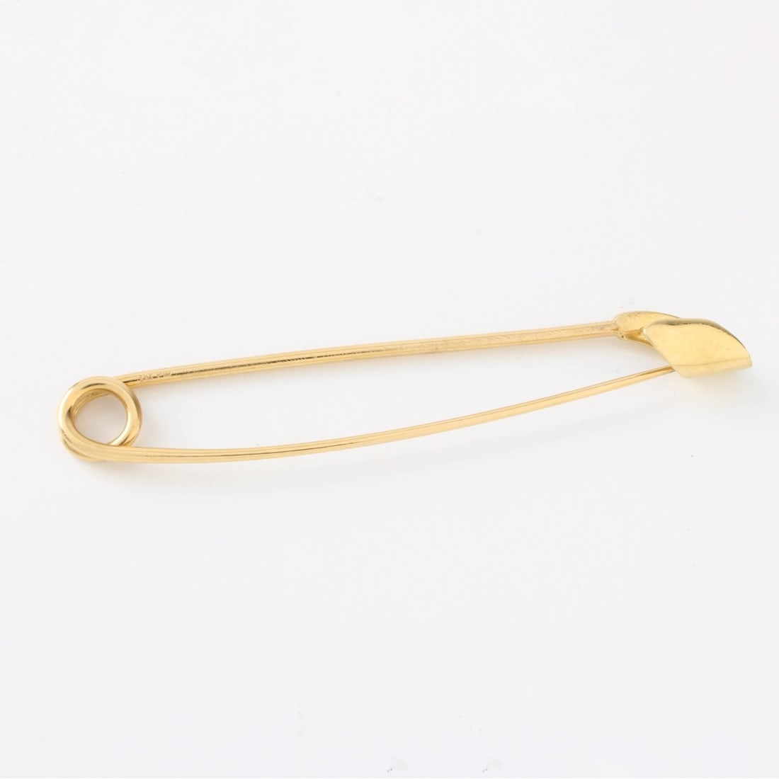 18K Pendant / Pin: Vintage 18 Karat Yellow Gold Safety Pin Pendant Pin. Measures 3" L. Approx. weight: 7.6 grams. Kodner Galleries offers phone and absentee bidding at a low, flat 21% buyer?s premium without surcharge