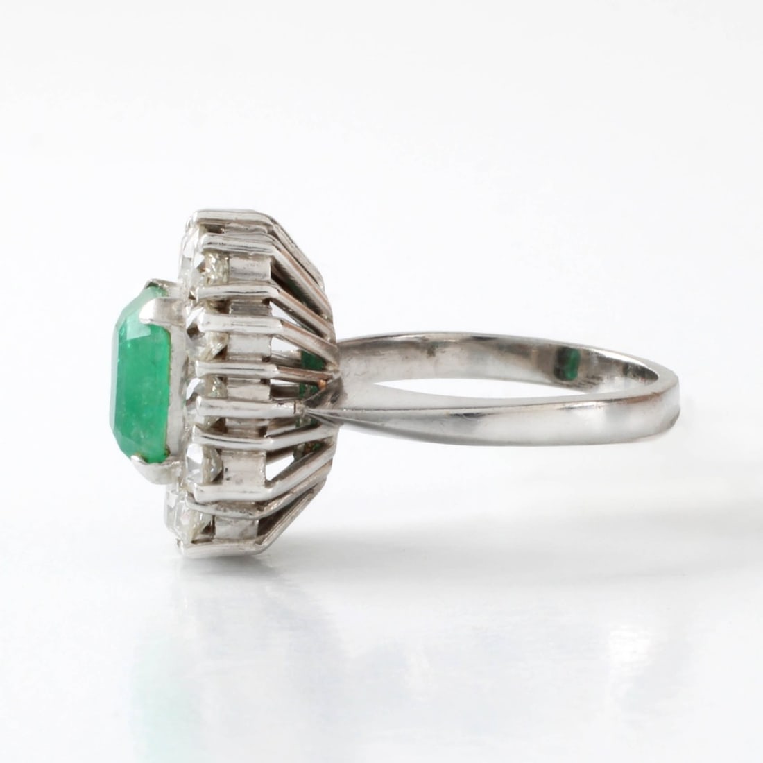 Emerald, Diamond and 18K Ring - 3