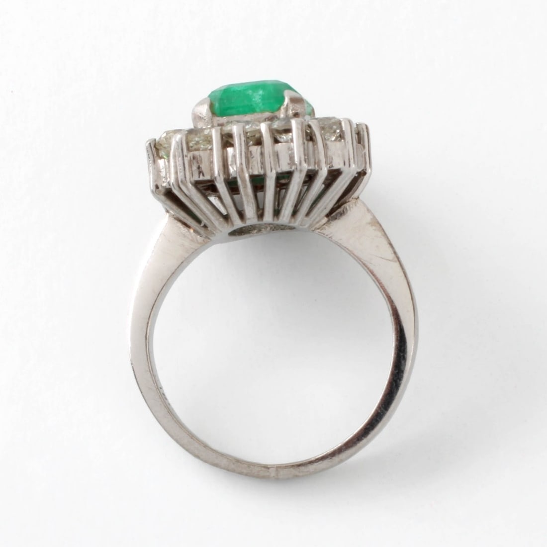 Emerald, Diamond and 18K Ring - 5