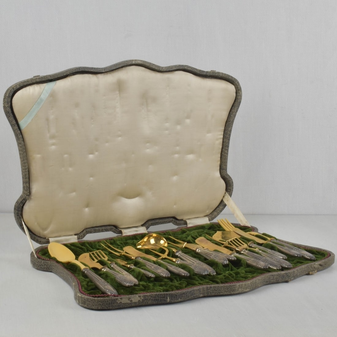 French Serving Set: Sixteen (16) French Silver Plate and Vermeil Serving Set with Fitted Box. Box measures: 22" wide, 13-1/2" long, 1-1/2" high. Provenance: From an Important Coconut Grove, Florida Estate. Kodner