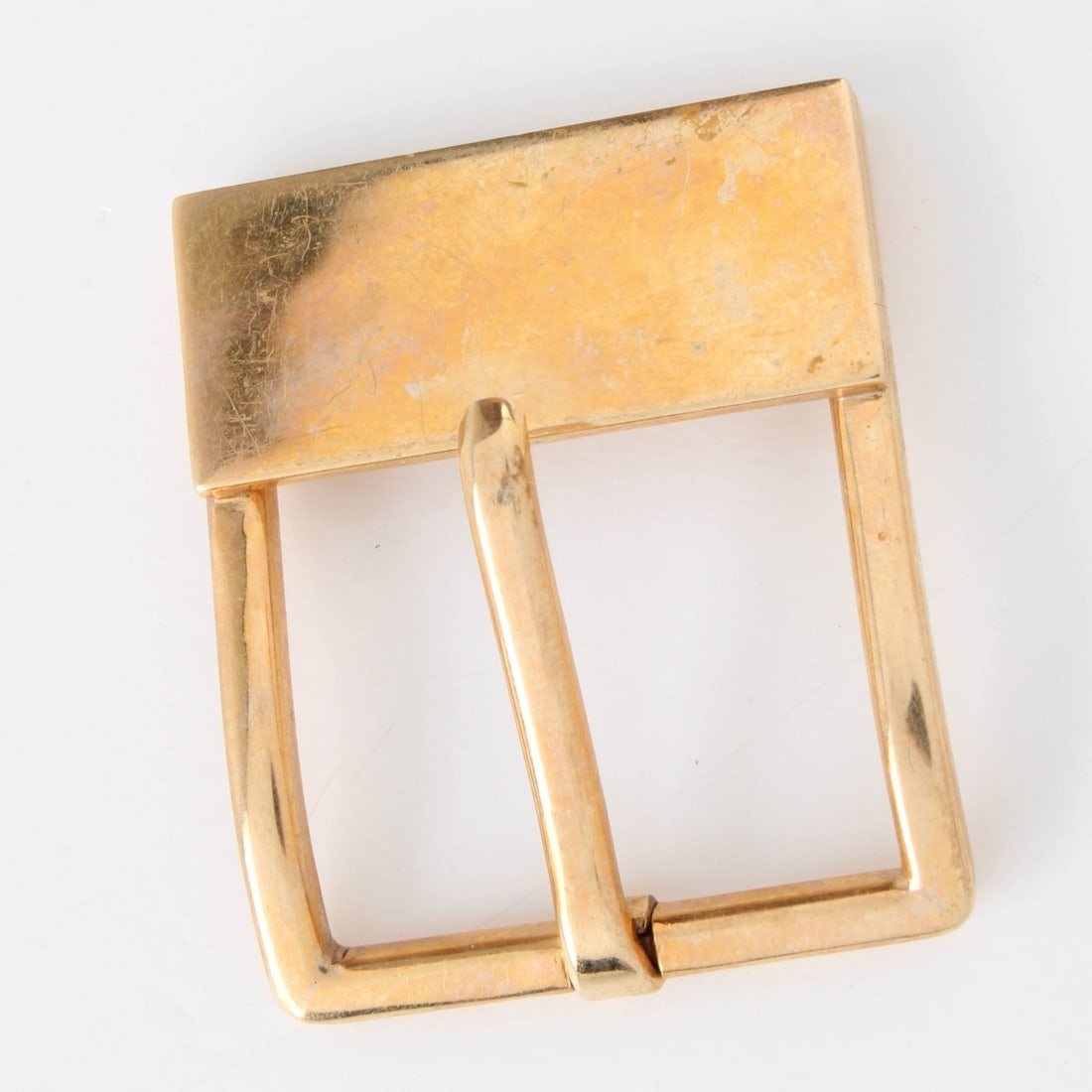 14K Belt Buckle: Man's Vintage 14 Karat Yellow Gold Belt Buckle. Measures 1-1/4" W. Approx. weight: 8.74 grams. Kodner Galleries offers phone and absentee bidding at a low, flat 21% buyer?s premium without surcharge