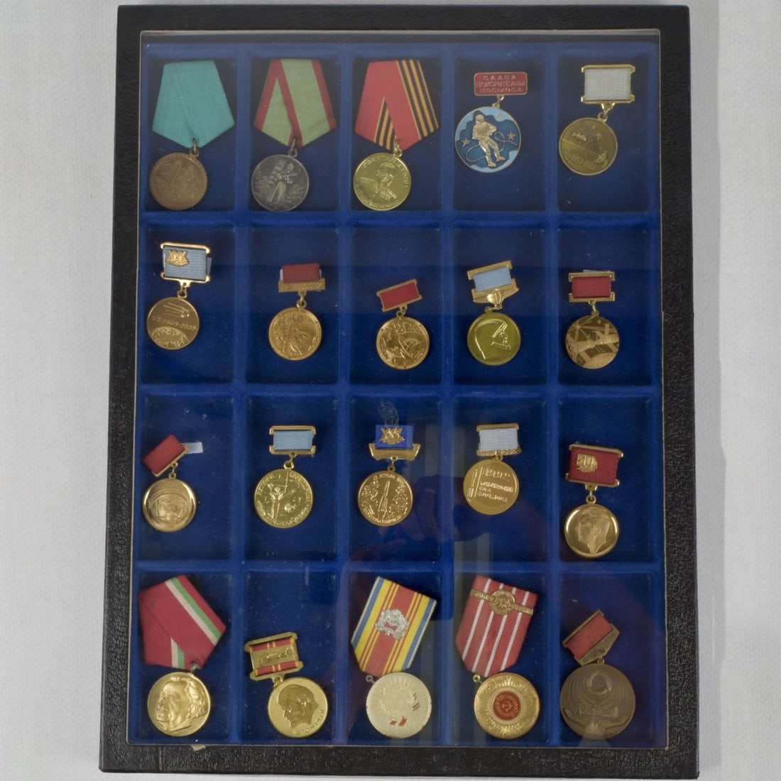 Russian and Bulgaria Medals and Badges (1 of 9)
