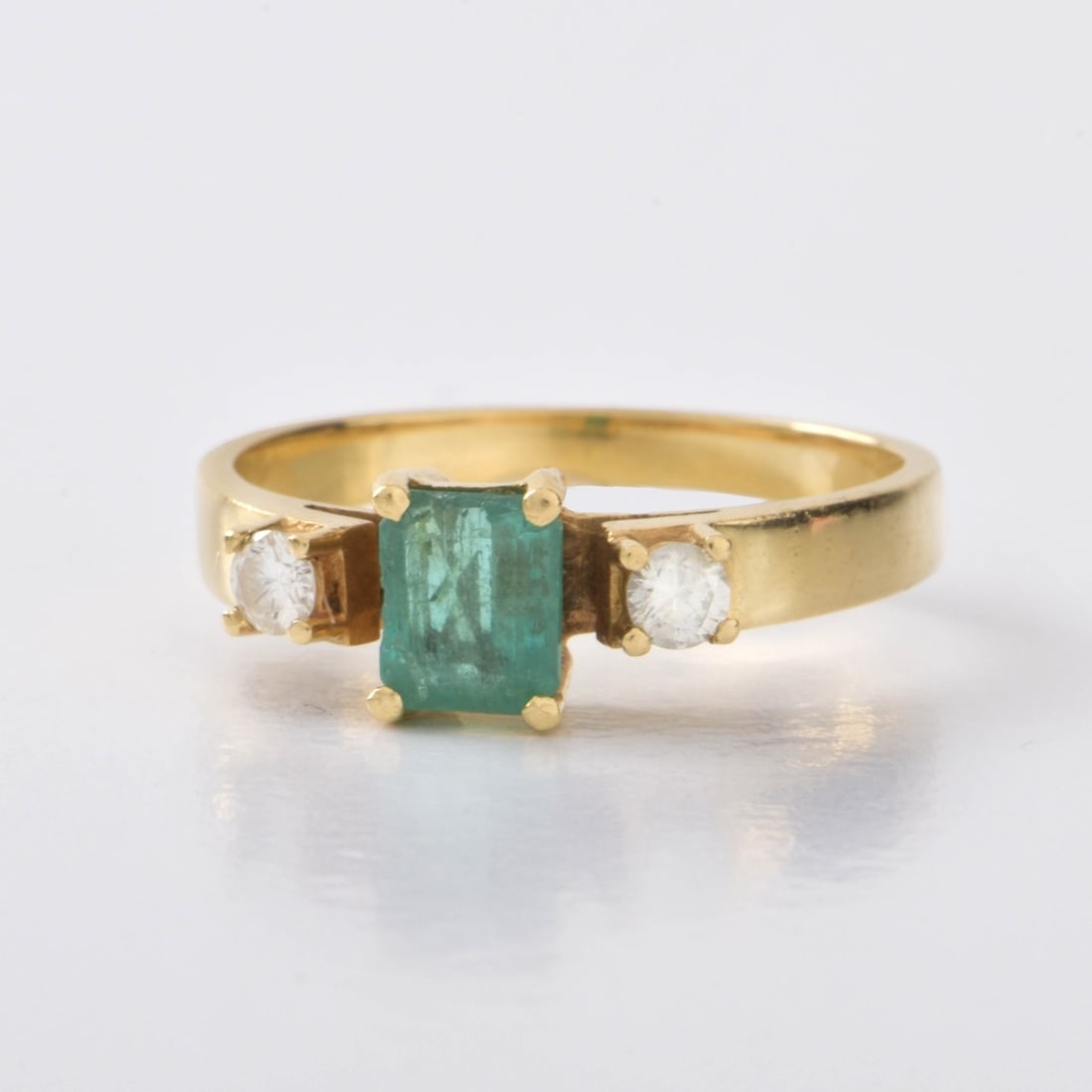 Emerald, Diamond and 18K Ring - 2