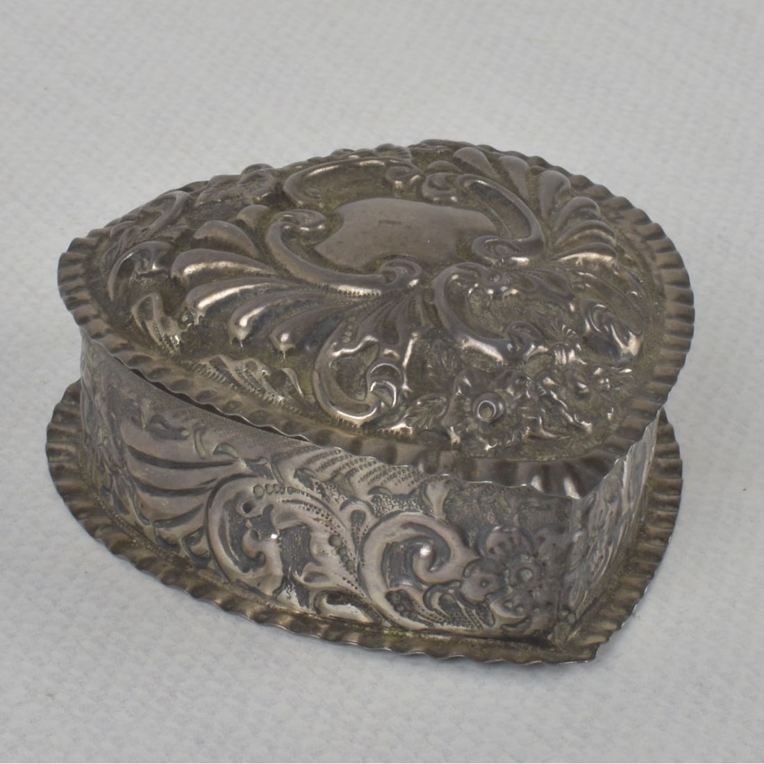 Small Heart Shape Hinged Box: Small Heart Shape Hinged Trinket Box. Measures: 1-1/2" high, 3-1/2" wide, 3-5/8" deep. Weights: 2.48 troy ounces. Kodner Galleries offers phone and absentee bidding at a low, flat 21% buyer?s premium