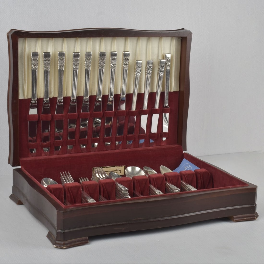 Community Silver Plate Flatware: Seventy-three (73) Pieces . Consisting of: 8 dinner knives, measures: 9-3/8" long, 4 luncheon knives, measures: 8-1/2" long, 1 cheese knife, measures: 6-7/8" long, 4 butter knives, measures: 6-1/4" lo