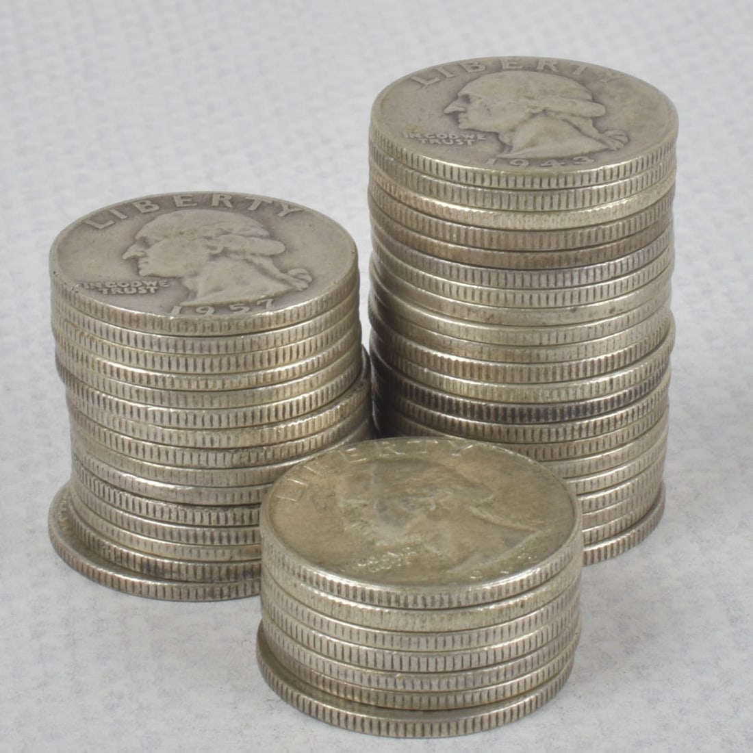 Washington Liberty Silver Quarters: Lot of Forty-two (42) Washington Liberty Silver Quarters. Circulated random dates. Total weight: 393.50 grams. Kodner Galleries offers phone and absentee bidding at a low, flat 21% buyer?s premium