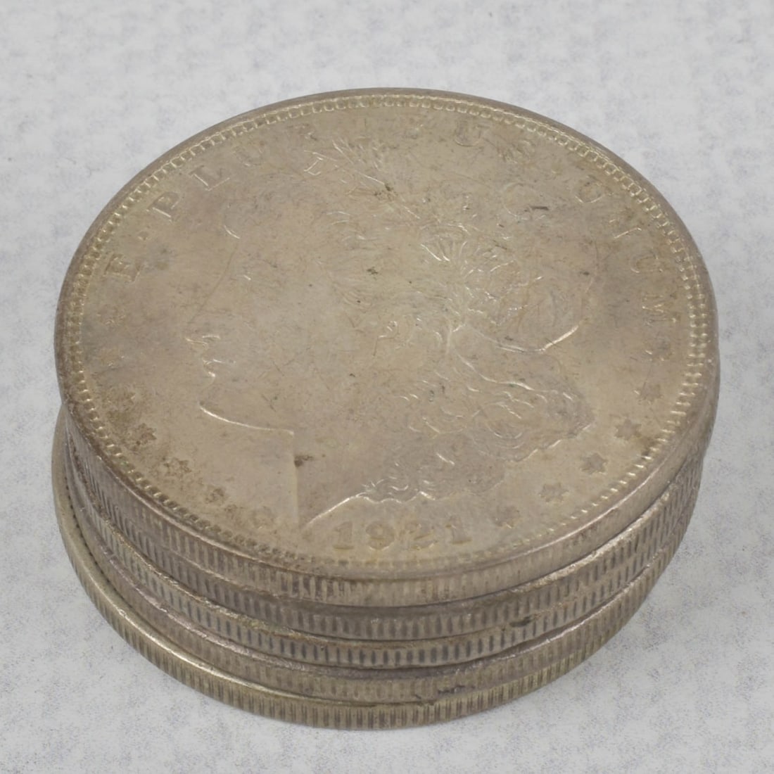 US Silver Dollar Coins: Five (5) US Silver Dollars Circulated Various years. Consisting of five (5) Morgan silver dollars, one (1) 1885, one (1) 1890, one (1) 1900, two (2) 1921. Total gross weight including bezels: 132.50 g