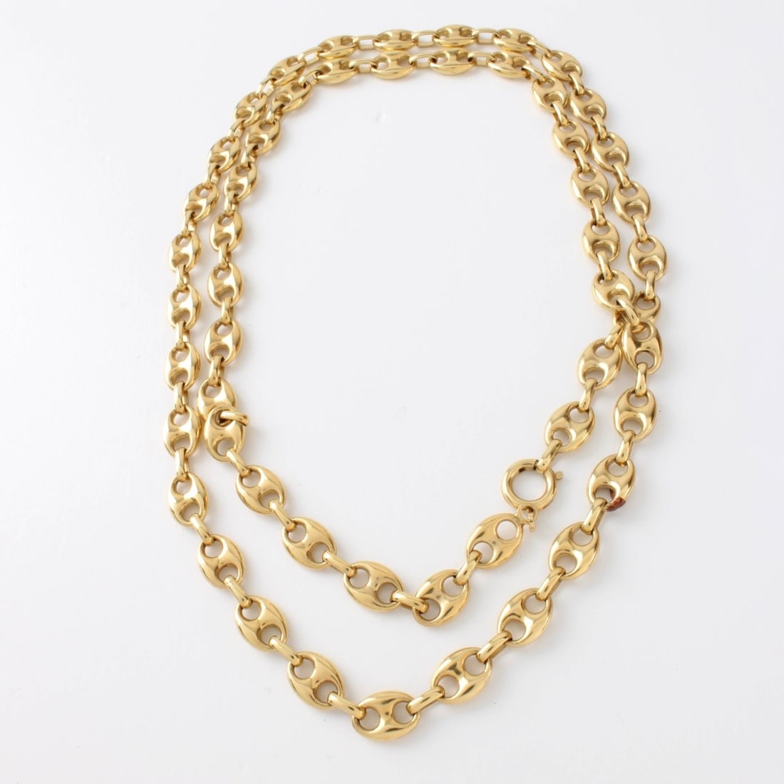 18K Necklace: Vintage Long 18 Karat Yellow Gold Mariner Link Chain Necklace. Measures 31-1/2" L. Approx. weight: 41.6 grams. Kodner Galleries offers phone and absentee bidding at a low, flat 21% buyer?s premium