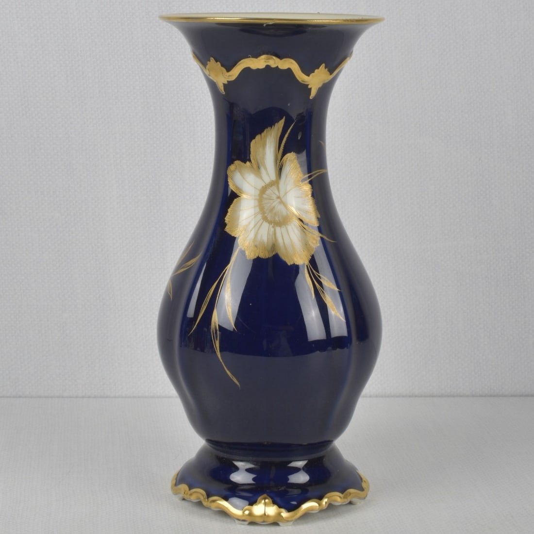 Rosenthal Porcelain Vase: Vintage Rosenthal Germany Pompadour Cobalt Blue Porcelain Floral Vase with Gilded Flowers. Properly marked to the underside. Measures: 11" high, 4-3/4" diameter. Kodner Galleries offers phone and abse