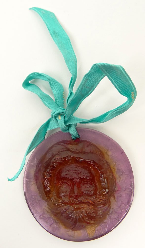 Daum France 1997 Santa Claus Christmas Ornament in the: Daum France 1997 Santa Claus Christmas Ornament in the Crystal Pattern. Signed Daum France Etched Signature on Side. In Original Box. Good to Very Good Condition. Measures 2-1/2 Inches Diameter. Shipp