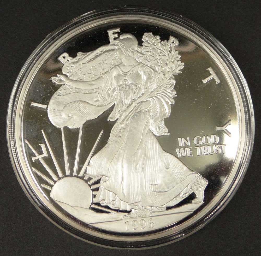 1996 Washington Mint .999 Fine Silver Giant Half Pound: 1996 Washington Mint .999 Fine Silver Giant Half Pound Silver Eagle with Certificate of Authenticity Registration Number 279-96. Very Good Condition. Box Measures 4-3/4 Inches by 4-5/8 Inches. Shippin