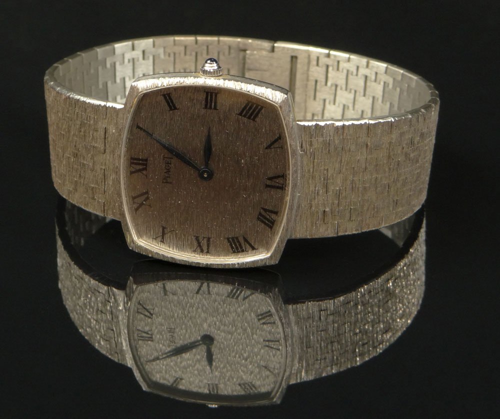 Man's Vintage Piaget 18 Karat White Gold Bracelet: Man's Vintage Piaget 18 Karat White Gold Bracelet Watch. Signed. Surface Wear from Normal use Otherwise Good Condition with extra bracelet links and original box. Case Measures 1-1/8 Inches Wide, Brac