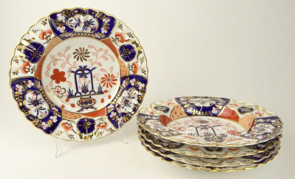 Set of Five (5) Spode Copeland Imari Pattern Soup: Set of Five (5) Spode Copeland Imari Pattern Soup Plates. Signed with Spode Copeland Backstamp Underglaze. Good Condition, with only Minor Wear to Gold Edges. Each Measures 10 Inches Diameter. Shippin