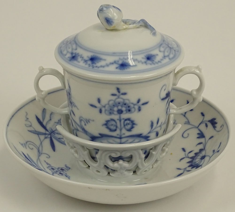 20th Century Three (3) Piece Meissen Blue Onion: 20th Century Three (3) Piece Meissen Blue Onion Trembleuse Chocolate Cup. Signed with Crossed Swords (double slash). Very Minor Chip on Finial. Measures 5 Inches Tall. Shipping $45.00