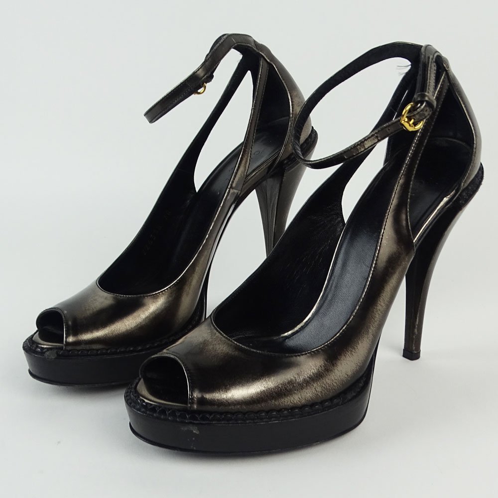 Gucci Women's Metallic Platform Pumps. Pre-Owned. (1 of 6)