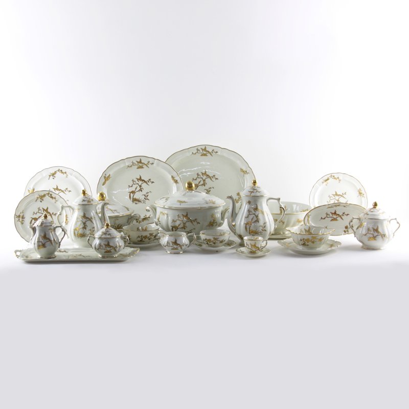 Hundred Twenty-Four (124) Piece Limoges "Reine (1 of 5)