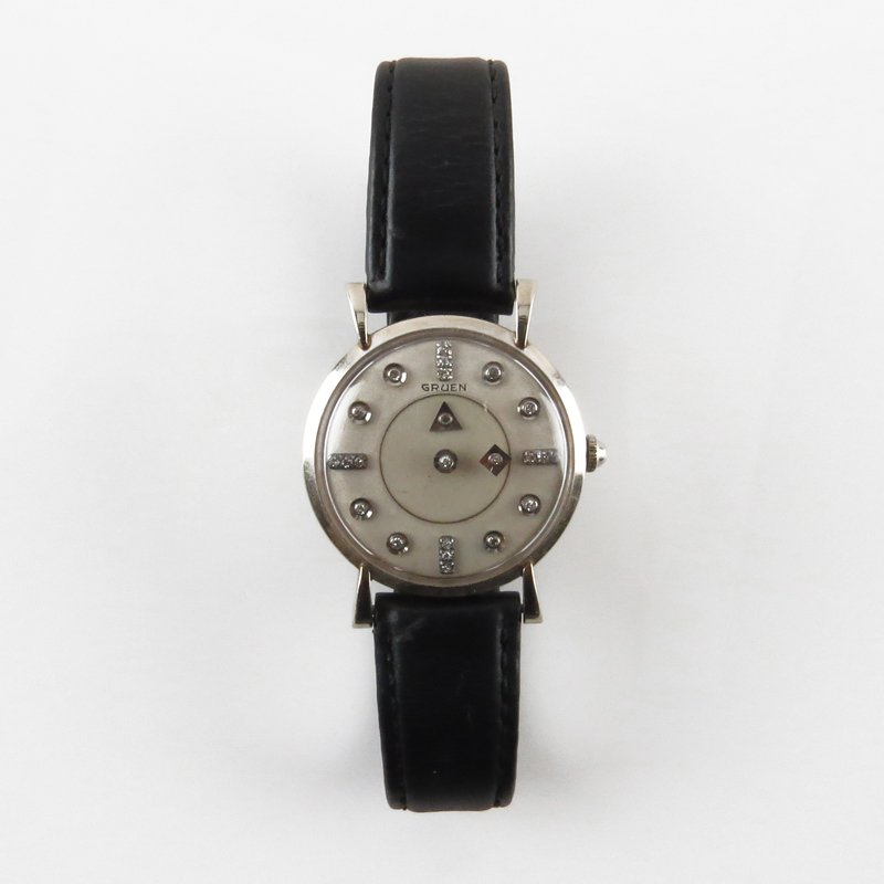 Circa 1950s Man's Gruen Mystery Dial 14 Karat White: Circa 1950s Man's Gruen Mystery Dial 14 Karat White Gold Watch. Decorated with approx. 0.23 cts round cut diamonds hands/hour marks. 17 jewel Swiss movement, manual movement, running. Watch case has s