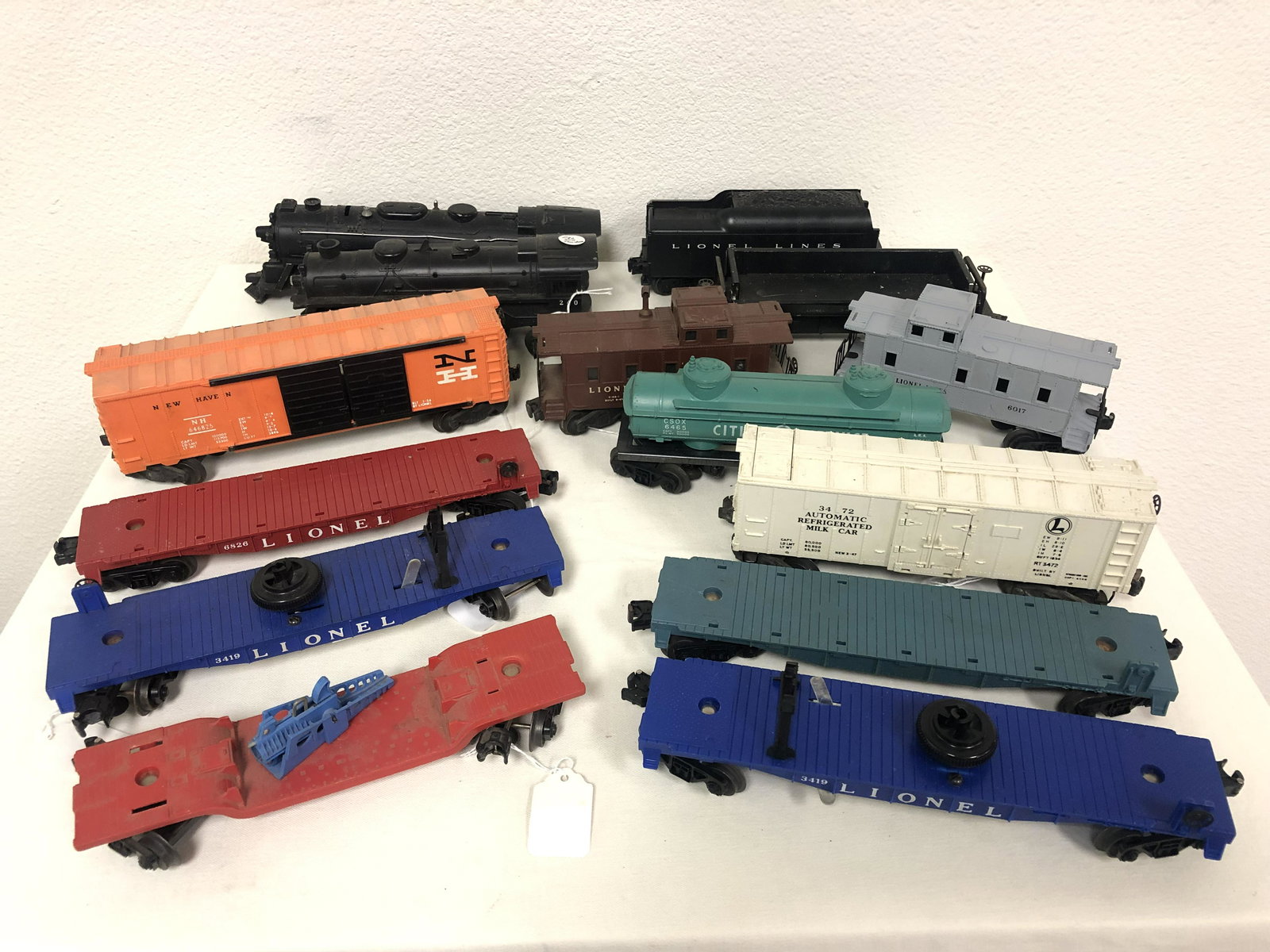 14 Asst Vintage Lionel Train Engines/ Cars: 14 Asst Vintage Lionel Train Engines/ Cars - #6465, 6457, 2055 Shell Only, 6017, 240 w/ Tender, 6826, 3472, 3419 & More